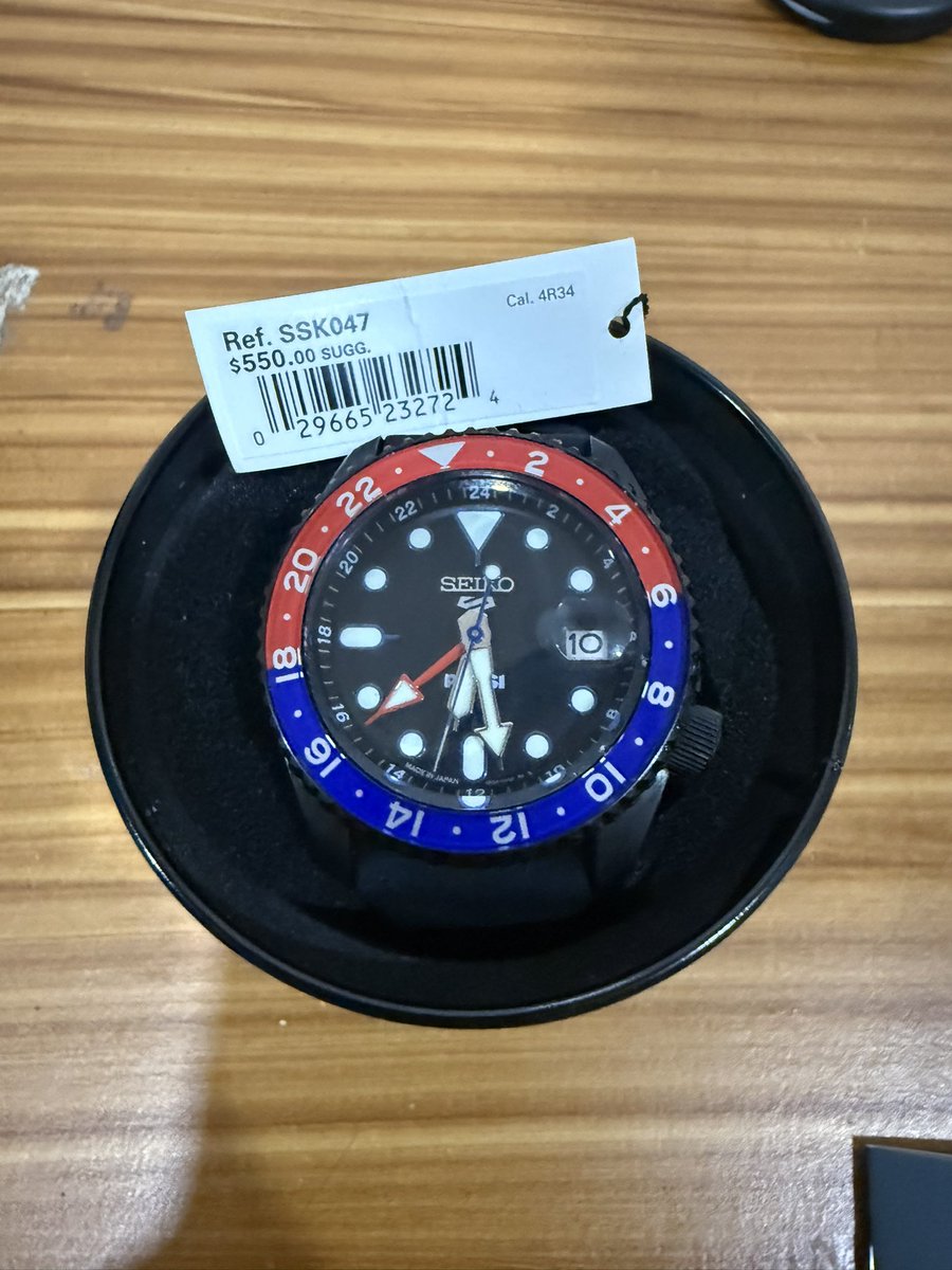 eaazzyyyy's tweet photo. ✨ Seiko 5 Pepsi Black SSK047
– Bought last May 23, 2026
– Used but in very good condition
– 46,500 php (negotiable) 

RFS: not my type 🥲

# wts wtt wtb ph seiko https://t.co/o6STbkF41s