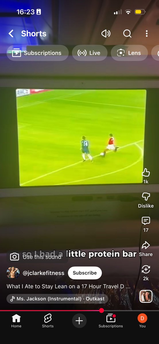 dafbow's tweet photo. @FootballCliches do you do videos??
Can you identify this match (who this guy seems to be watching on his flight to Dubai)?
https://t.co/ARO1w18G2G https://t.co/5jcPOl46LD