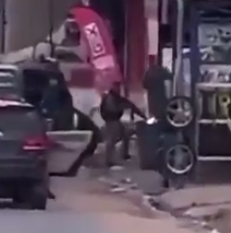 DanielBlancoPaz's tweet photo. Emerging footage from yesterday's operation in Bolívar suggests that the National Guard and National Police are acting as blocking elements, while what we assess as Counterintelligence Directorate operators are conducting possible direct-action missions in Las Claritas. https://t.co/dvK2EvWS1P