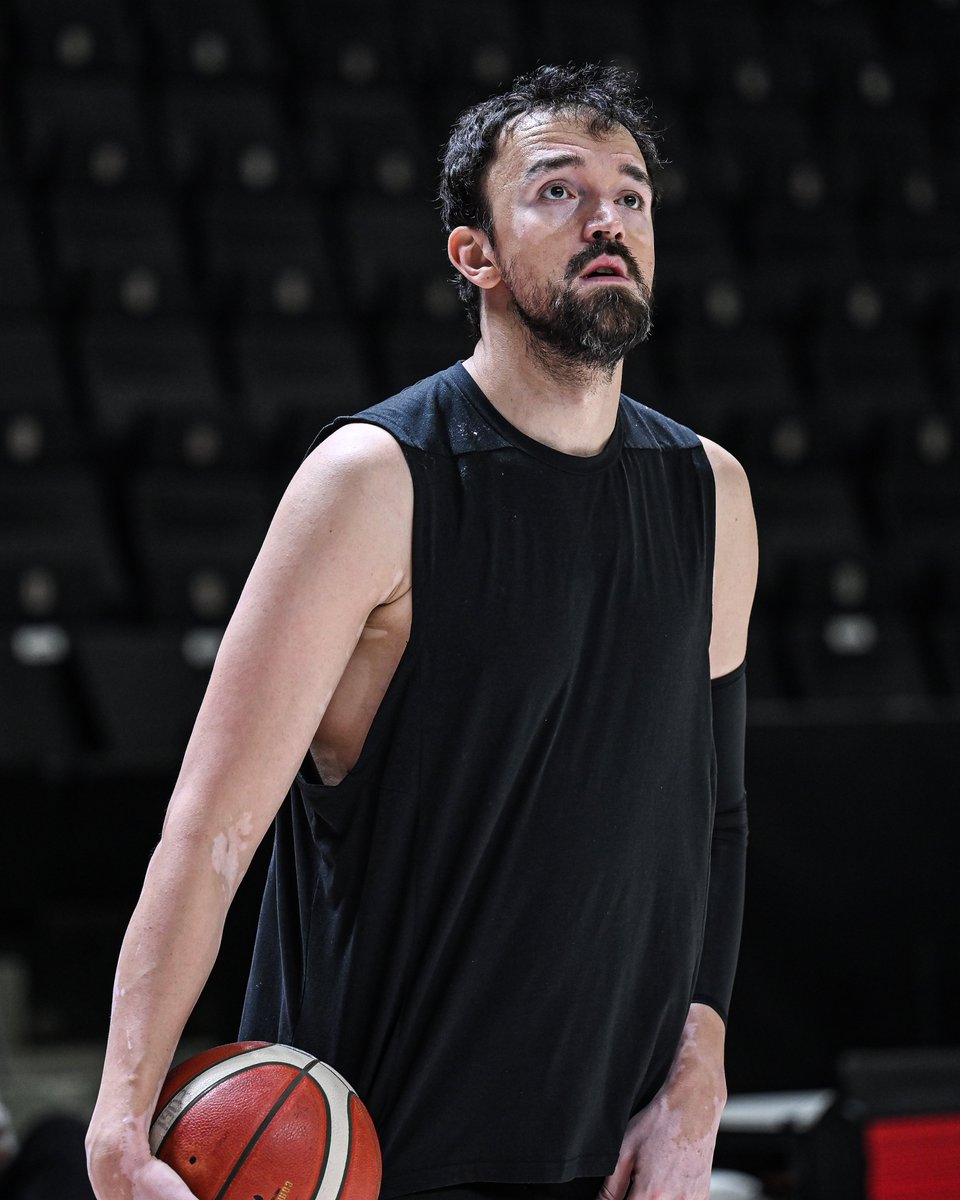 BJK_Basketbol's tweet photo. Isınıyoruz. 🔥

#TheBlackEagleRises 🦅 https://t.co/louiLCYLWv