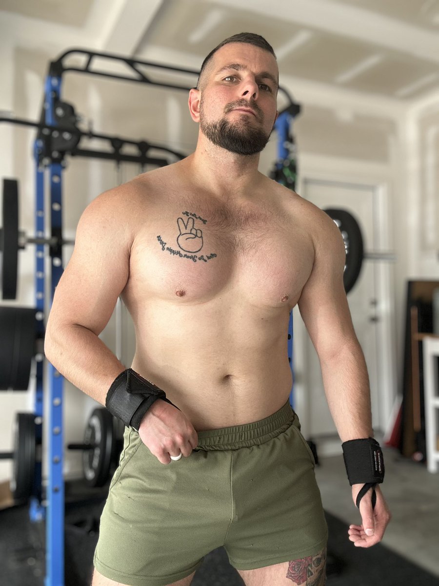 CoachRJA's tweet photo. Upper body day ✅ https://t.co/quMzeamRvP