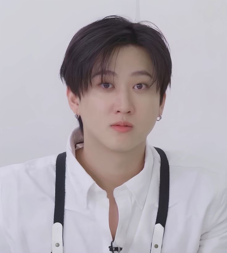 reniyelloww's tweet photo. chgbn who works in a small café and his regular hynjn who brings different dates there every other day. he holds their hands and kisses them and calls them babe and one day, chgbn can’t take it anymore. he hates cheating and hynjn even has the audacity to flirt with him right in https://t.co/p92mQXb7b0