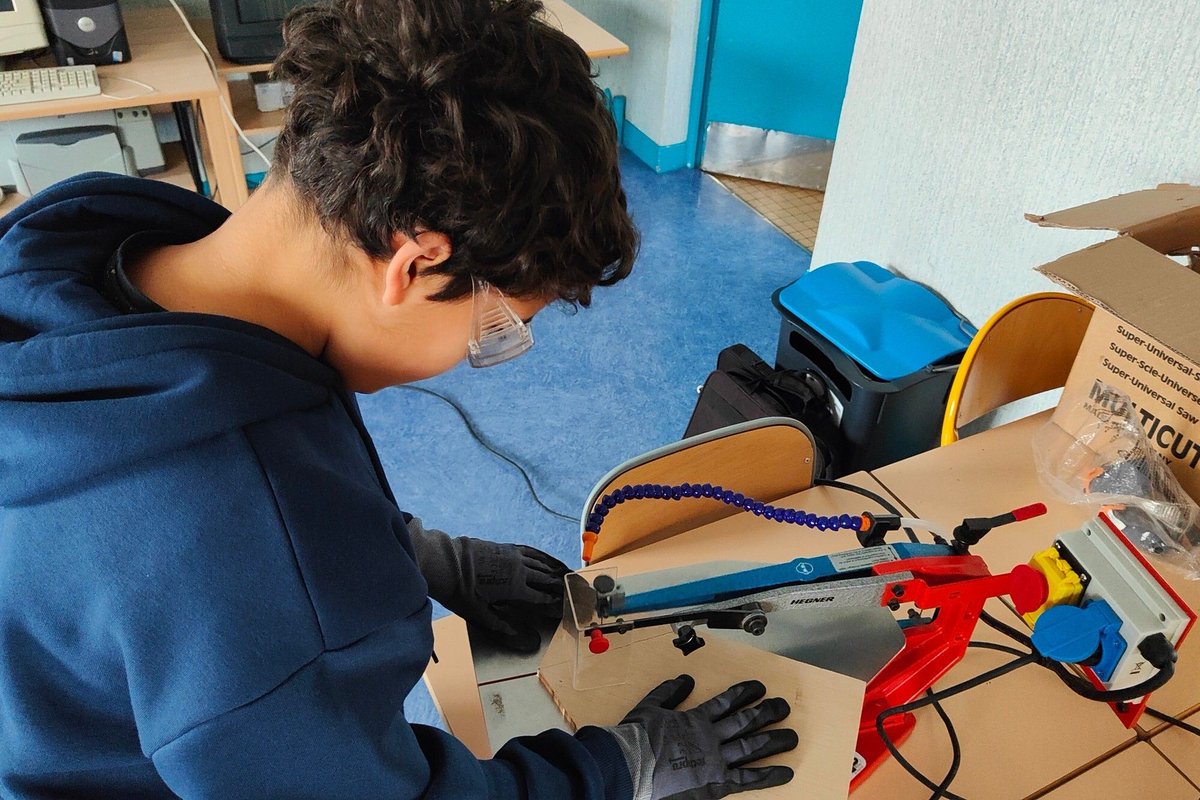 fablabalecole's tweet photo. Observer les oiseaux de la cour… puis imaginer un nichoir adapté 👀🌱 

Avec ce projet, les élèves réfléchissent aux besoins des oiseaux qui les entourent, fabriquent leur propre nichoir et documentent chaque étape avec do·doc ✨ 

👉 https://t.co/REM1haij7Z  

 #Biodiversité https://t.co/x3oHUoOccV