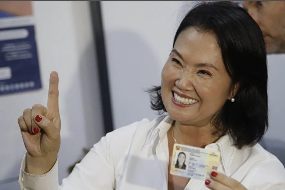 Jhonffonseca's tweet photo. ¡HISTÓRICO! Keiko Sofía Fujimori Higuchi se convertirá en la primera mujer presidenta del Perú.  
Tras el conteo de las actas observadas y el voto extranjero, Keiko arrasará con una ventaja definitiva de más de 45.000 votos.  
No hay vuelta atrás.  
El pueblo peruano ya decidió: ¡Keiko es la nueva presidenta del Perú!  
Un nuevo capítulo comienza. La historia se escribe hoy. 🇵🇪