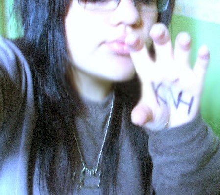 madoucefee's tweet photo. estou desde ontem vendo fotos da nossa época emo com a @kagemikaP e nossa..... que saudade 🥹💜 https://t.co/LM3eg7Kvcx