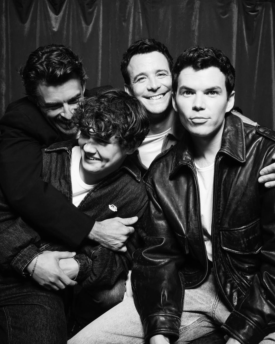 lukettimes's tweet photo. Luke Thompson, Jonathan Bailey, Luke Newton and Will Tilston in bts photos ✨️

📸/ Luke Newton istg https://t.co/icuisEgpCb