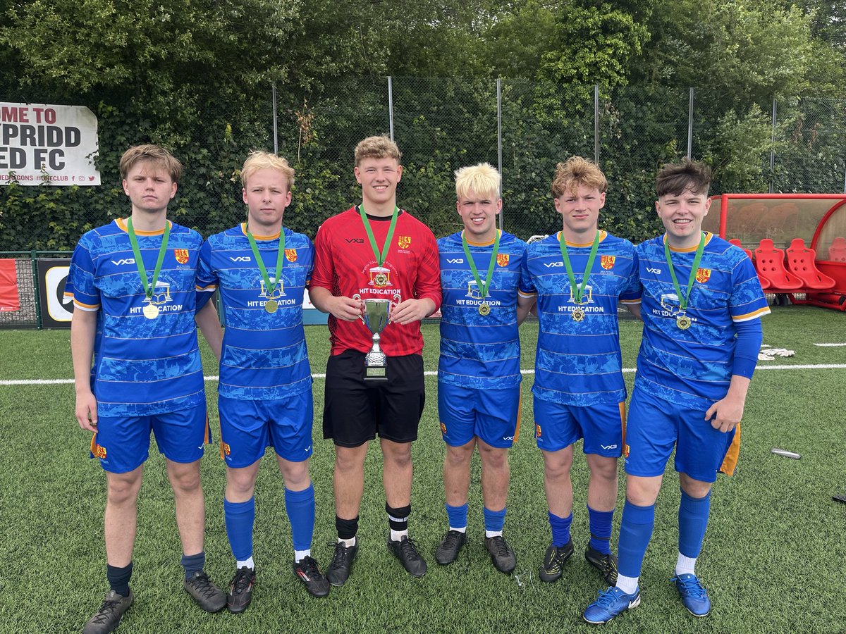 BrynCelynnogPE's tweet photo. A huge thank you to our Year 13 boys! 

Lifting the RCT cup seems like the correct way to end what has been a tremendous 7 years filled with plenty of laughs. 

Always represented the school superbly - legends! 

👏👏👏👏⚽️⚽️⚽️ https://t.co/WXwfYr7Plz