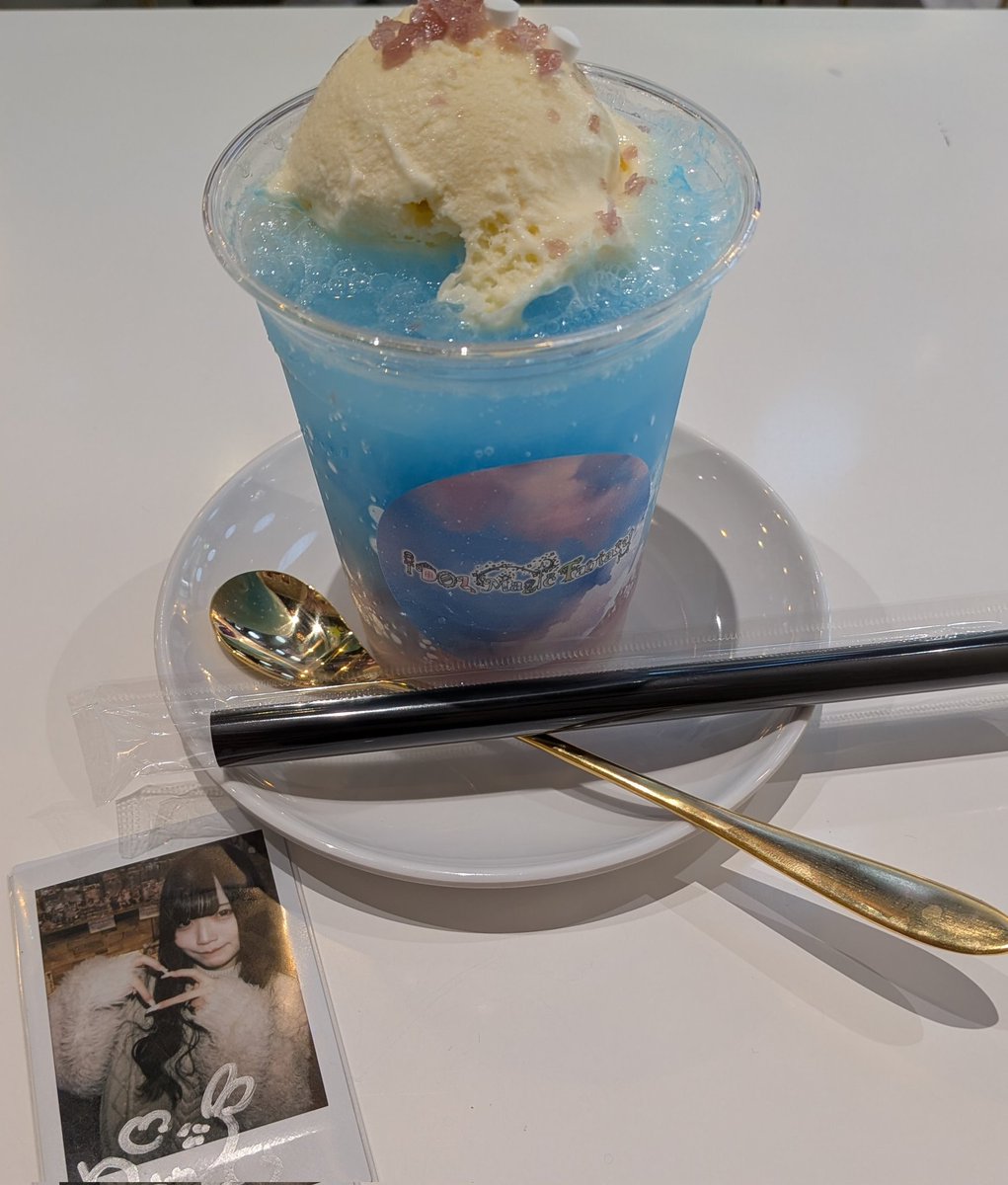 GCrS7rDfYD22608's tweet photo. レインイベ帰国
雨上がりフロートパッチパチやった
雨コンセプトの店内も色合いがめっちゃ良い!
#IDOLMagicFantasy https://t.co/ZGz4d6pPBW
