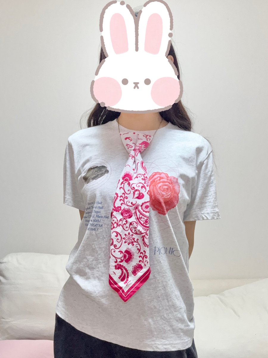 BiSH_km's tweet photo. @aina_BiSH アイナちゃんっ!!
肉厚バッグをショルダーにすると
こんな感じ!!かわいいよね!?🩶

バンダナはネクタイアレンジとか
リボンアレンジも可愛いです🥰🎀

グッズが可愛いから
アレンジいろいろ考えるのも
楽しいよ♡♡♡ https://t.co/h7esc253BO