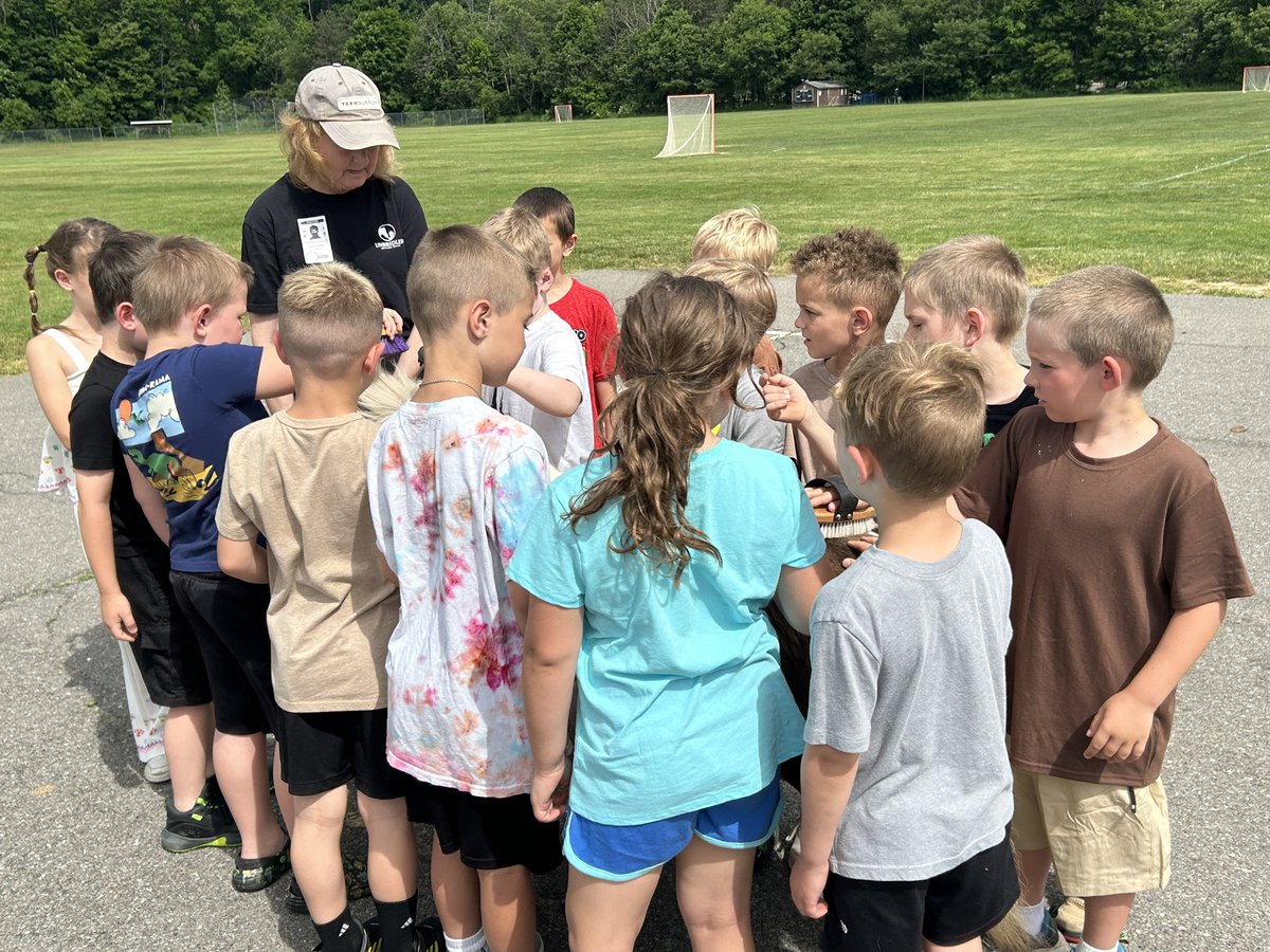 MECSDSpartans's tweet photo. What a special surprise!

Students at Maine Memorial welcomed three miniature horses, brought in by ENL Teacher Amy Decker!

The horses are a great source for therapy and work to spread calmness. 

A huge thank you to Mrs. Decker,  Twisted Roots Ranch and Unbridled Equine! https://t.co/rqXNLL9CL8