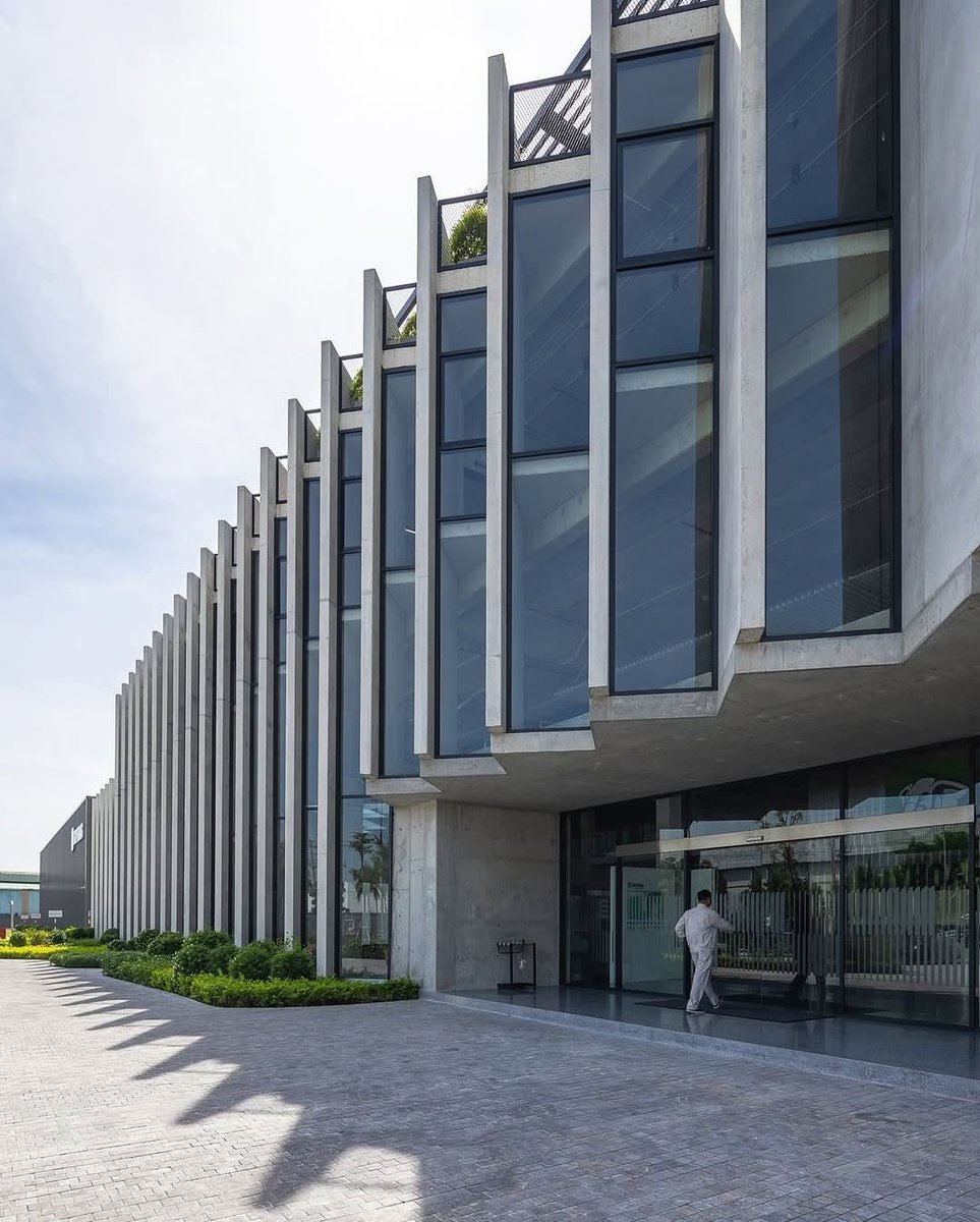 parametricarch's tweet photo. 🏭 Huy Hoang Lock Factory by Baumschlager Eberle Architekten in Quang Minh Industrial Zone, Vietnam https://t.co/9vPqxTNoUf