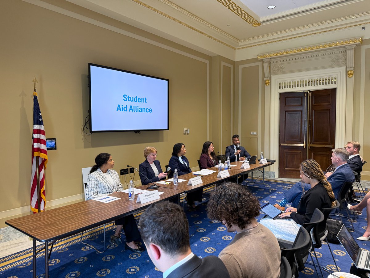StuAidAlliance's tweet photo. (1/3)🎓The Student Aid Alliance is working every day to protect and strengthen federal student aid programs like the Supplemental Educational Opportunity Grant, Pell Grants, TRIO, and Federal Work Study because every student who wants to go to college... https://t.co/damA1TlE2O