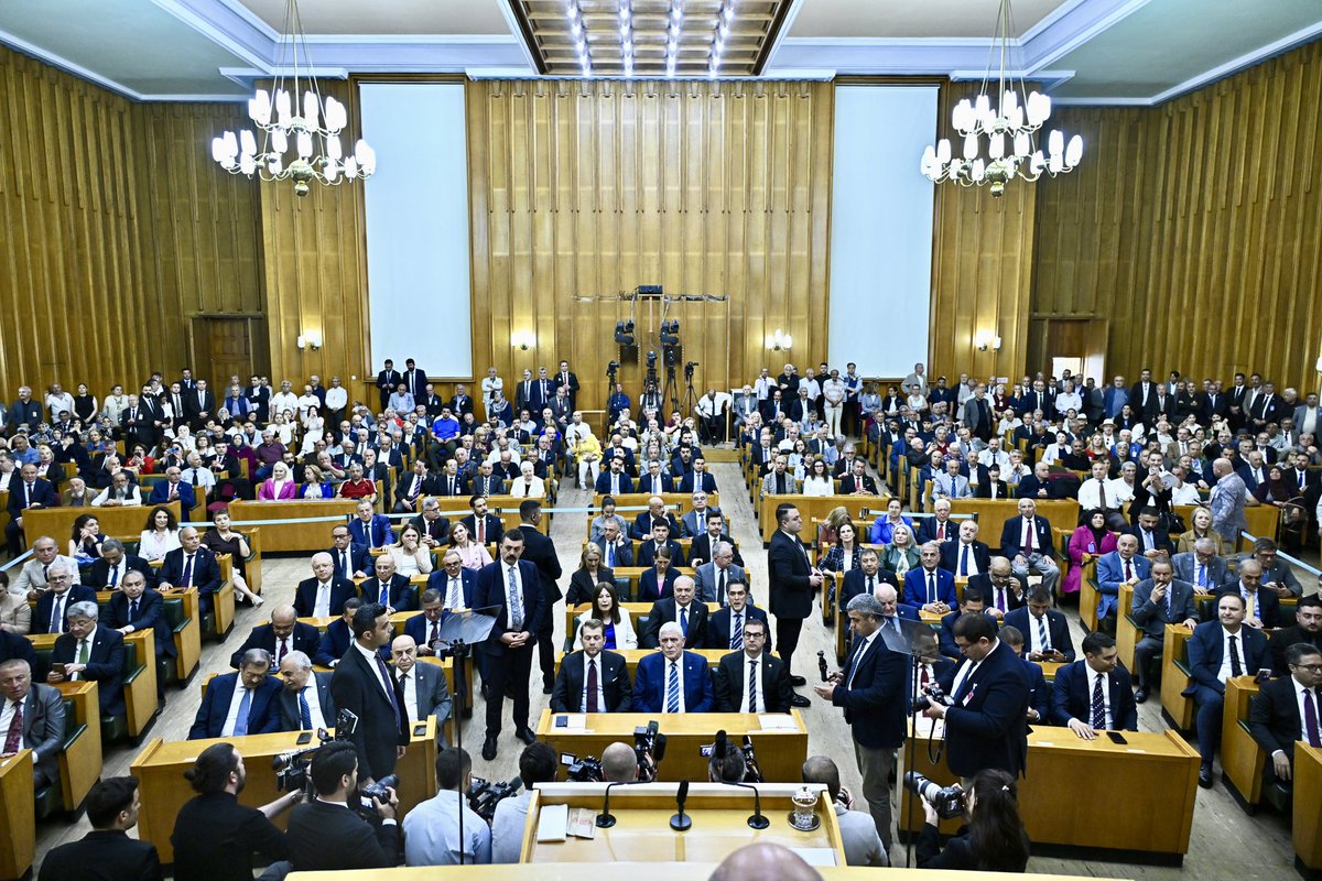 iyiparti's tweet photo. Safımız bellidir: 
Safımız, Cumhuriyeti kuran, kurduran değerlerin safıdır. https://t.co/I70DYfWq29