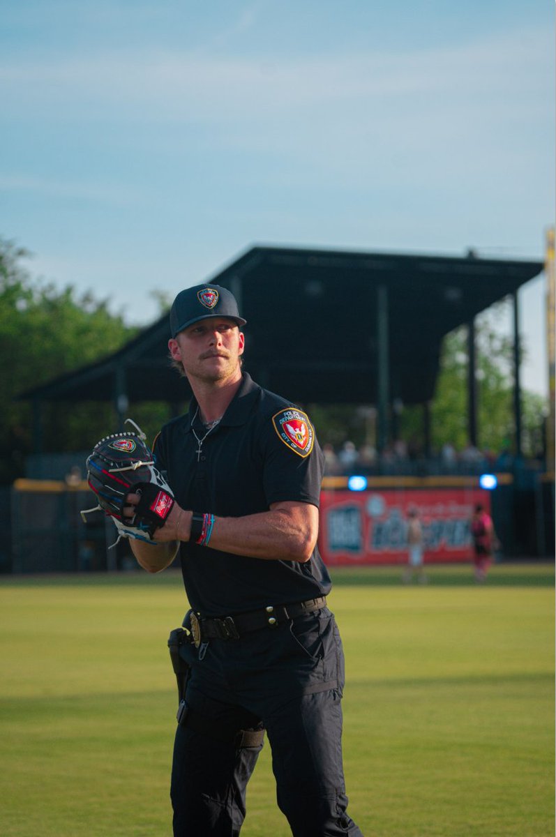 TheDurhamPolice's tweet photo. Headed to see the Cosmic Chili Peppers this weekend at DBAP? 🌶️⚾

Watch for Officer Kobersteen throwing out the first pitch each night, and stop by to say hello to our Recruitment Team while you're there!

Will we see you at the ballpark? 👇

#RiseToTheChallenge #BullCity https://t.co/LbOAdA1Cqz