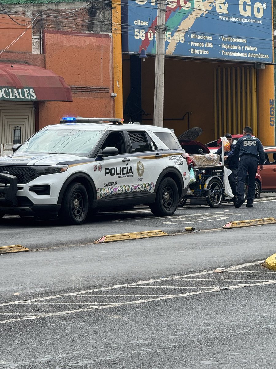 dory49999's tweet photo. @SSC_CDMX @BJAlcaldia @LuisMendozaBJ este ratero pidiendo dinero al del pan !! Deberían quietarle sus funciones el no es tránsito https://t.co/swiikmwasr