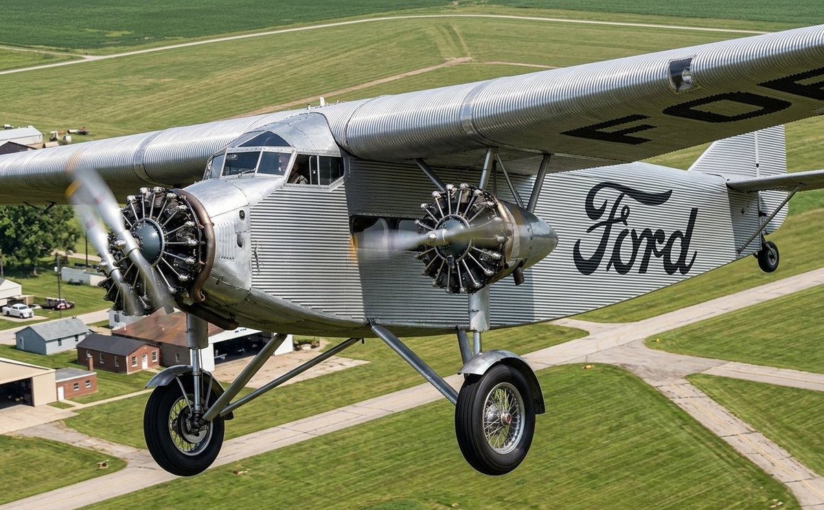 JanMace1970's tweet photo. června 1926 poprvé vzlétl Ford 4-AT Trimotor. Celokovový třímotorový dopravní letoun se stal jedním ze symbolů přechodu od průkopnického létání k pravidelné letecké dopravě v USA. Robustní, stroj pomohl otevřít éru moderních aerolinek.
#aviation #FordTrimotor #TinGoose #avgeek https://t.co/b2mxOAsG1E