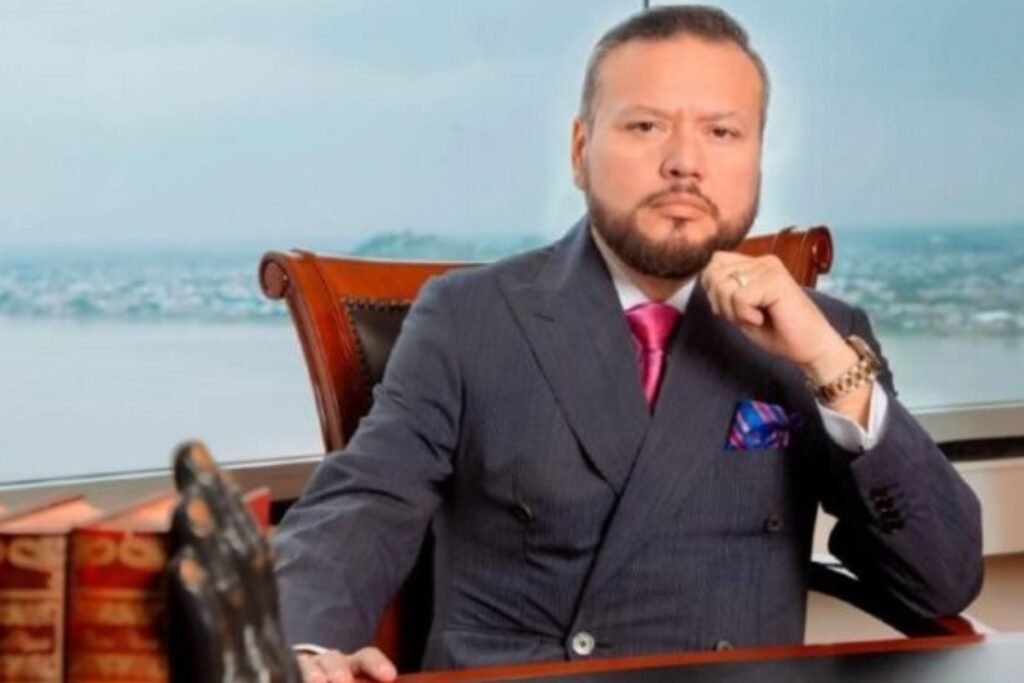 TheChipi's tweet photo. Vamos a ponerle nombres propios a esta maniobra corrupta e injusta dirigida desde el gobierno para descalificar a los jueces del Caso Goleada.

Uno es el abogado Daniel Frías que intentó aplicar para un cargo público, pero desistió por tener nexos con personajes oscuros del país.

El otro es el Fiscal General Alarcón que hace lo que más puede para tratar de quedarse en el puesto porque por el momento es subrogante y estamos a puertas del concurso.

Este par de personajes tuercen la ley a todo pulmón para beneficiar al gobierno pero recuerden como terminaron Salcedo, De la Gasca, Calero, etc.

Al tacho de la basura de la historia; usados, desechados y algunos con procesos encima.