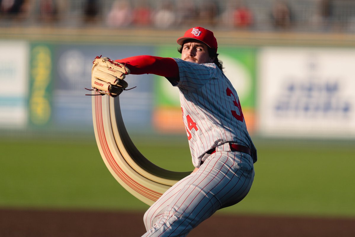 RedbirdBaseball's tweet photo. Pixel stretch, Redbird Baseball edition🎨 https://t.co/QGvSHVLSrq