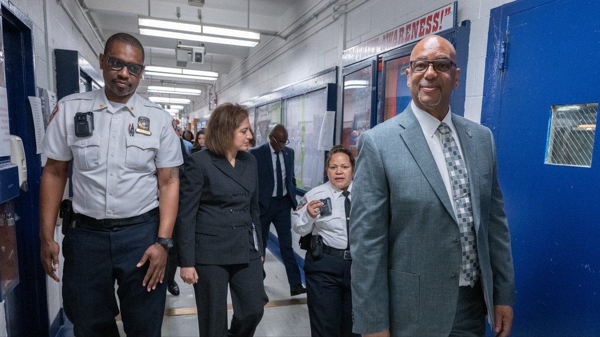 CorrectionNYC's tweet photo. Thank you to @NYC_DOI Commissioner Nadia Shihata for recently touring facilities on #RikersIsland as #NYCDOC continues to work alongside partner agencies to improve safety and transparency throughout the Department. Read more at https://t.co/xftaiBtWsz. https://t.co/UYt0Djcax2