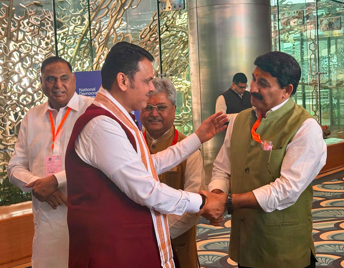 Dev_Fadnavis's tweet photo. भारत मंडपम, नई दिल्ली में आयोजित 'राष्ट्रीय जनतांत्रिक गठबंधन (NDA) सम्मेलन' के दौरान भाजपा के राष्ट्रीय महासचिव दुष्यंत कुमार गौतम जी, राष्ट्रीय महासचिव तरुण चुघ, सांसद रामवीर सिंह विधूड़ी जी, सांसद प्रवीन खंडेलवाल जी, सांसद मनोज तिवारी, सांसद कमलजीत सहरावत, सांसद बांसुरी स्वराज इनसे भेंट की। 

@dushyanttgautam @tarunchughbjp @RamvirBidhuri @PKhandelwal_MP @ManojTiwariMP @kjsehrawat @BansuriSwaraj 
#NewDelhi #LongestServingElectedPMModi