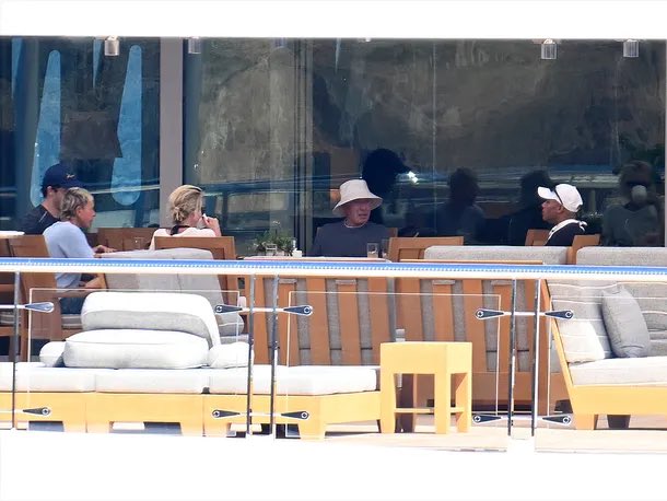 EllenD_world's tweet photo. Armstrong was among the guests invited aboard the yacht during Geffen's annual Mediterranean getaway ... which also included the likes of Ellen DeGeneres, Portia de Rossi and Kris Jenner. https://t.co/MI0XH1326q