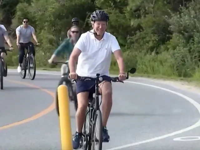 SaveFarrisLSU's tweet photo. @Justinian777 @loon_cycle @grahamformaine Well, my grandma is dead, so...

I would have trusted her to ride on the shoulder of a back highway in a sleepy rural town, because she often did.

This guy did.  Is it your contention that he didn't give a sh*t if he lives or dies?  If so, seems irresponsible and impeachable. https://t.co/UY6wdKbLhy