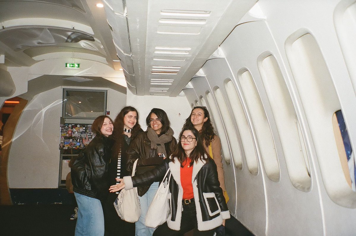AurelieBny's tweet photo. Célébrer la journée de mes personnes préférées fait vraiment partie de mes moments préférés de l’année. Encore un joyeux anniversaire @selenagsrc love u 🩷 https://t.co/eq3GzHgcsY