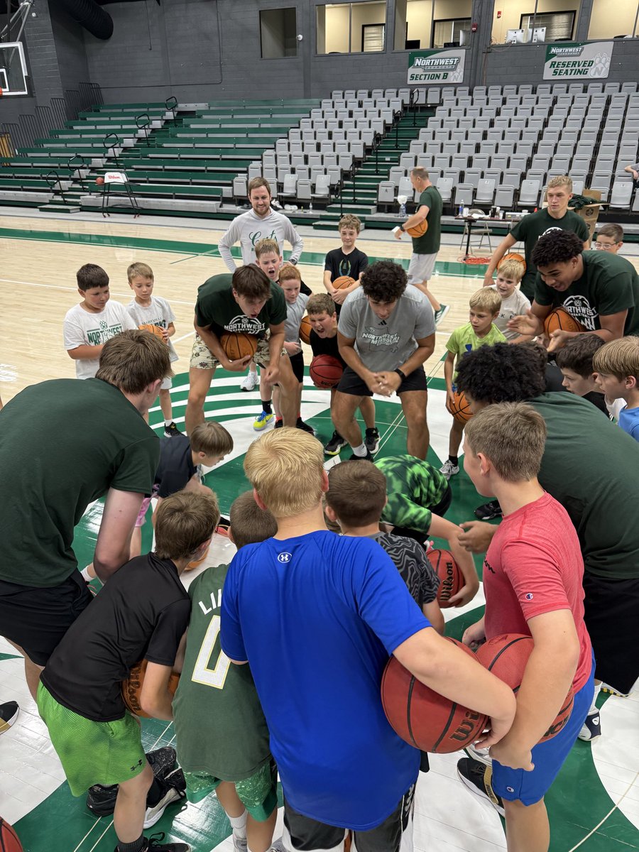 NWBearcatMBB's tweet photo. That’s a wrap on our Youth Day Camp! 🏀 

Make sure you get signed up for our Youth Skills Camp in July! 

#PlayFast

Sign up Link ⬇️

https://t.co/GffrEJISZu https://t.co/LkUuD404BT