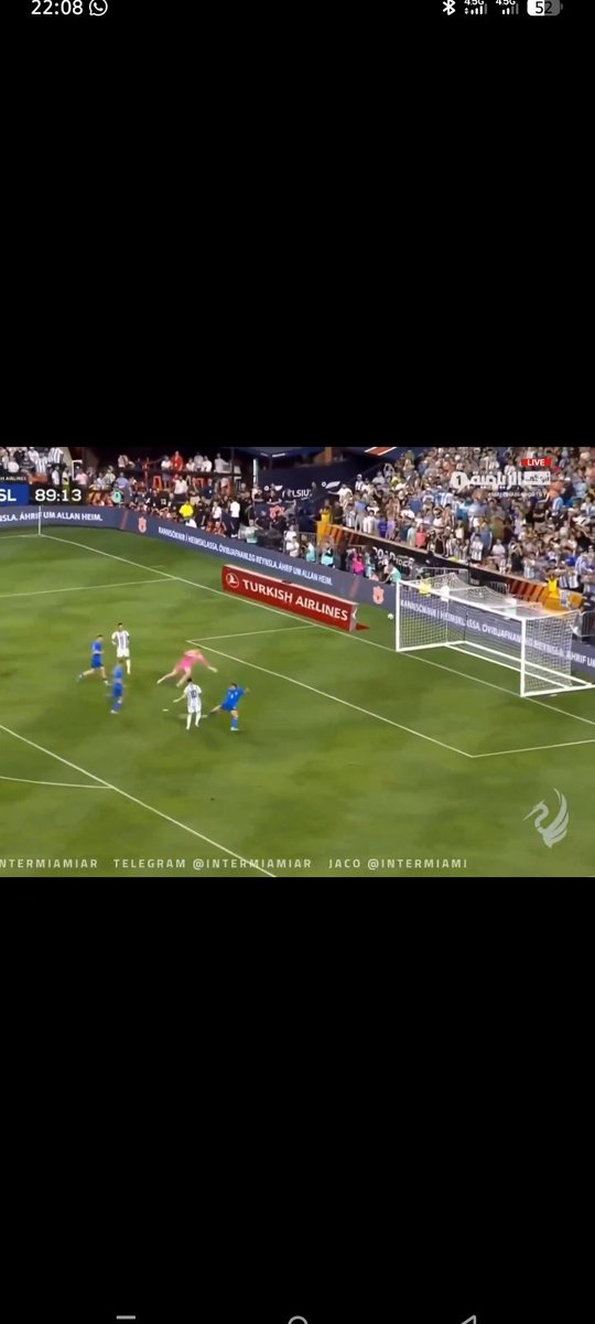 daniel_ceezar's tweet photo. @AARONATION_M I would think the one without a defender 2 inches from you. This is the moment they both hit the ball. Now you tell me🤷🏽‍♂️ https://t.co/yCUkUgxt9T
