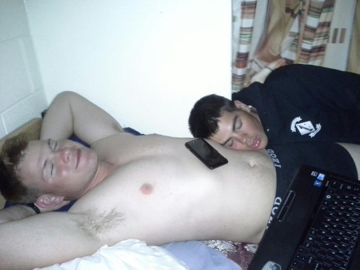 midnightyr's tweet photo. ficar parrudo pra ser a cama do meu homem https://t.co/kTrA6ig0Fo