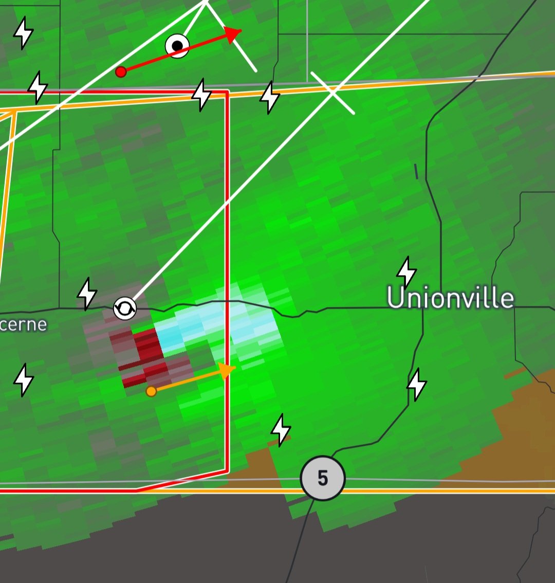 PATRICK_KCWX's tweet photo. Strong to intense tornado otg going near unionville Missouri https://t.co/hw0nrRCz3i