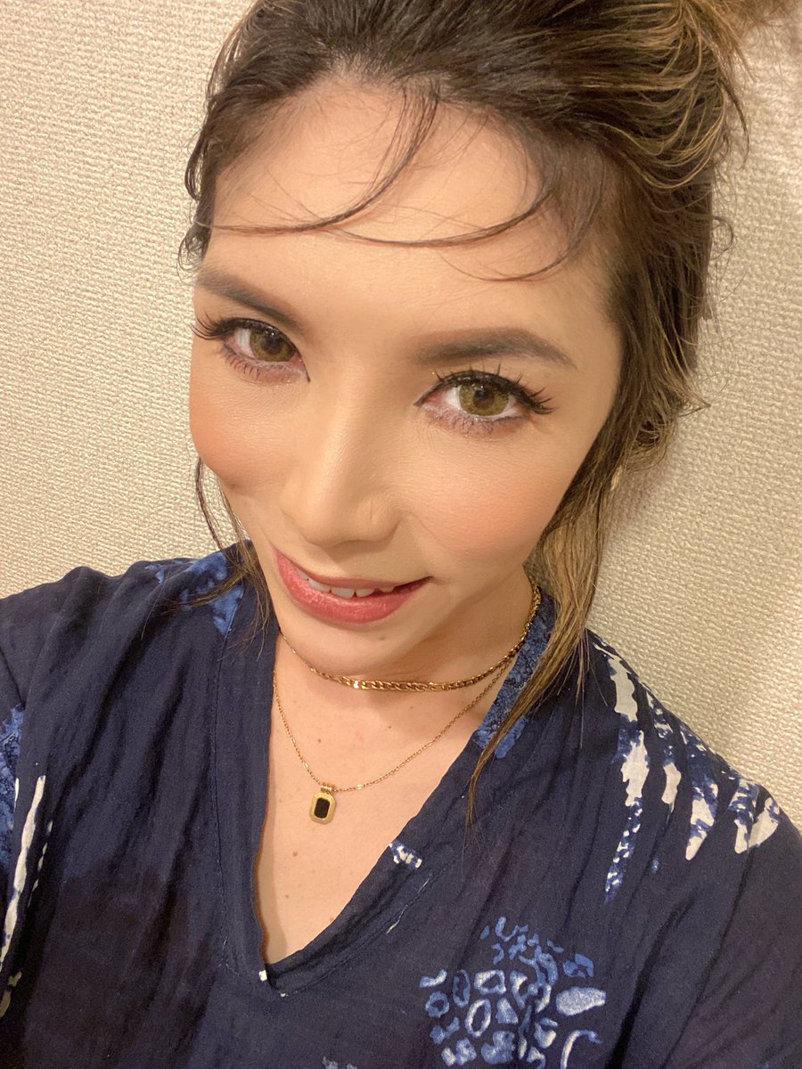 agehagehageha's tweet photo. はい。
本番終わってBARに寝酒に行ったす。
気付いたら朝っす。
明日も昼からリハっす。
とりあえず
ウドン2玉◥█̆̈◤࿉∥喰って寝るっす。
追伸。
今日もやっぱり筋肉痛っす。
CRAZYQUEENの後は毎回コレっす。
#蝶羽 #CRAZYQUEEN #transwoman #show #ODOC #LGBTQ https://t.co/FoMf64ITV7