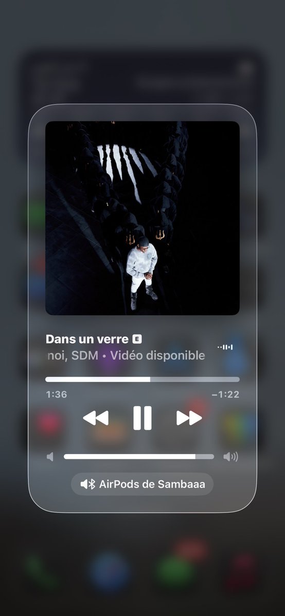 sambaaa31's tweet photo. Les AirPod a fond https://t.co/TL6hjJdsdD