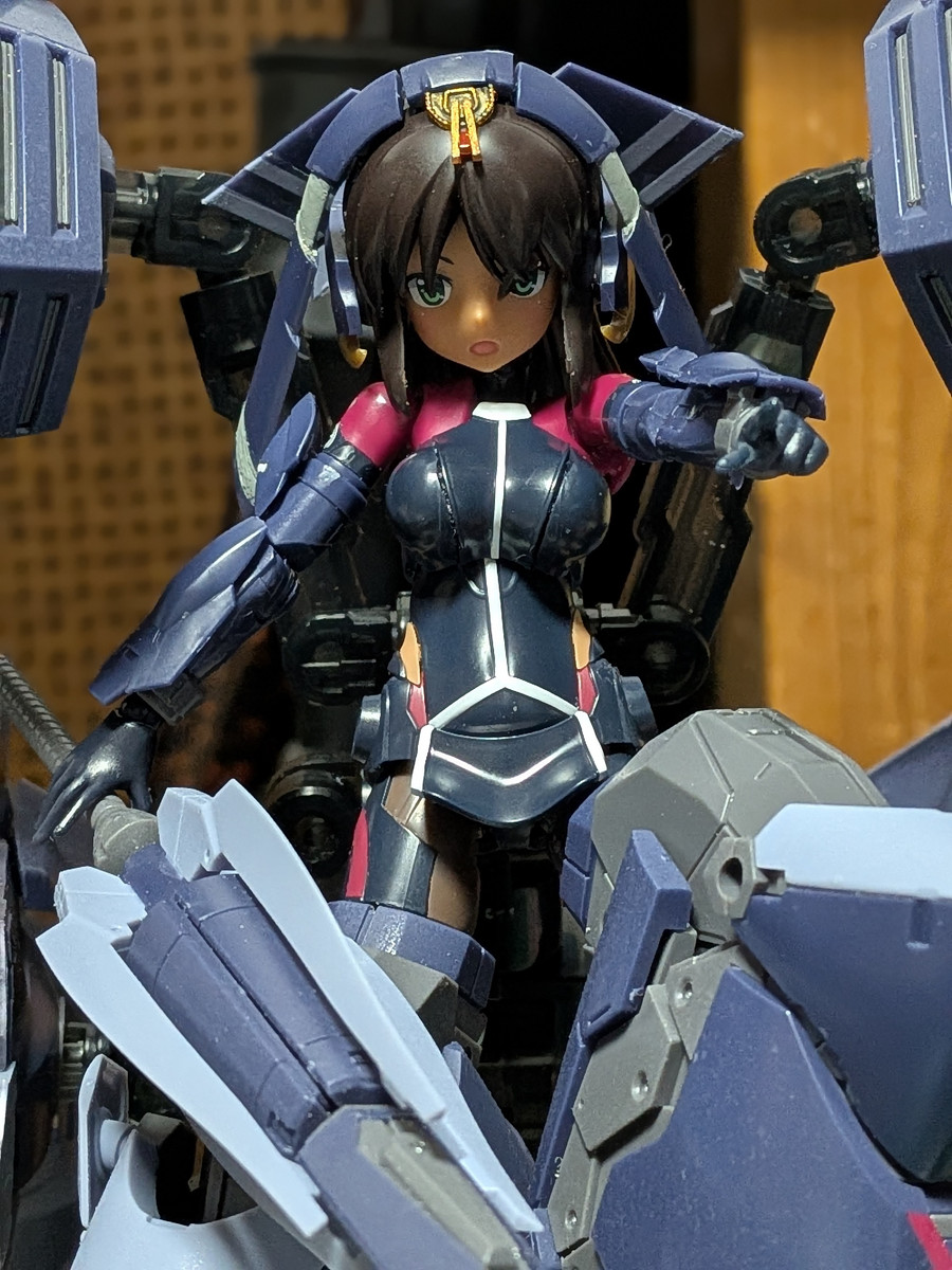 hypnoss's tweet photo. ガネーシャ建造７日目。 
ついに完成、最大級のメガミデバイス・
アリス・ギア・アイギス 兼志谷 シタラ 天機 Ver.ガネーシャ！！　ちょうど一週間に渡る長い作業でした、この大きさと可動ギミックの多さは大満足。
そして、 コトブキヤ美プラ980万個出荷おめでとー！！
#メガミデバイス https://t.co/FnTgLIJwnW