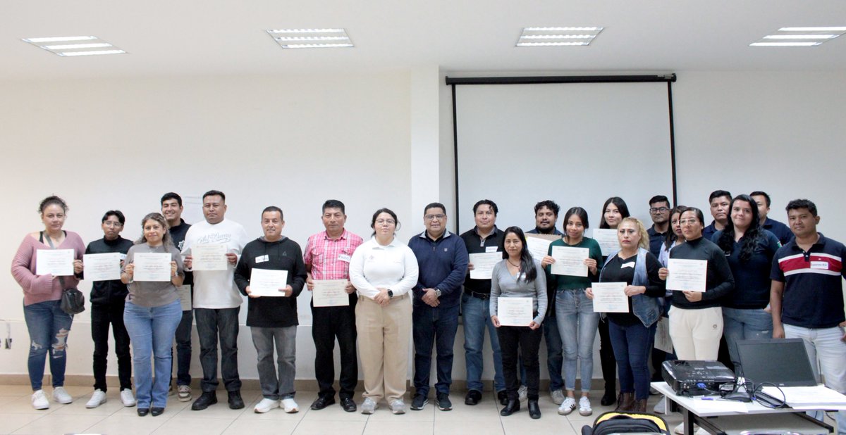SprsGobOax's tweet photo. Culminamos con gran éxito el curso de RCP y Primeros Auxilios en la Subsecretaría de Prevención y Reinserción Social de #Oaxaca, realizando la entrega de constancias a quienes concluyeron esta jornada formativa impartida en coordinación con la @CEPCyGR_GobOax. https://t.co/8Sz6XX5Xai