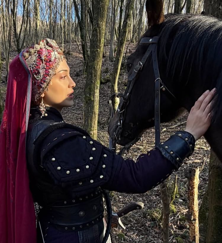 flvsmm's tweet photo. İyi ki fatma sendin ve ben iyi ki bu fandomun içindeydim seni çok sevdim @cemregumeli daha güzel işlerinde görüşmek dileğiyle artık her daim seni izliyoruz ve destekliyoruz güzel kızımız hep parla ✨🌹❤️
#KuruluşOrhan https://t.co/vHoPvKtTLK