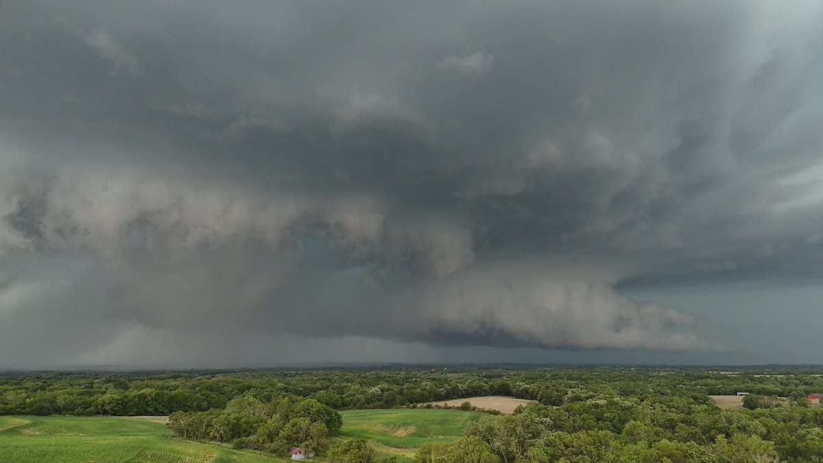 TrevorOliverWx's tweet photo. Near Winston and Altamont a few minutes ago #mowx #wxX https://t.co/jAV0IIaOBk