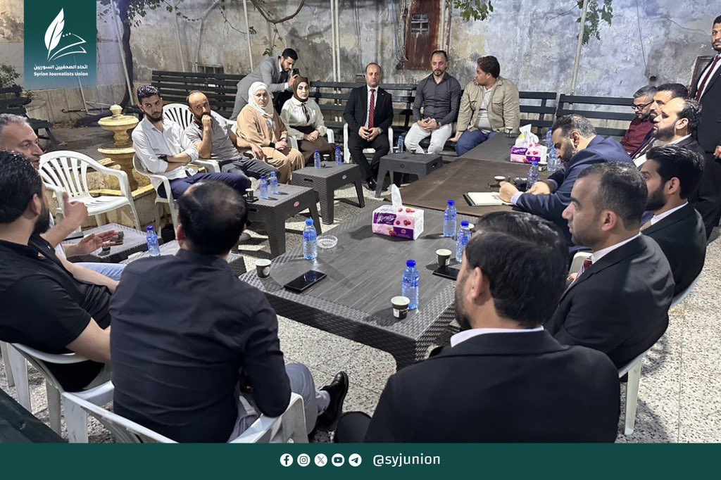 syjunion's tweet photo. وزير الإعلام الدكتور خالد زعرور، والمدير العام للهيئة العامة للإذاعة والتلفزيون علاء برسيلو، يزوران مقر فرع اتحاد الصحفيين في حلب ويلتقون بأعضائه، رفقة وفد من الوزارة.

#اتحاد_الصحفيين_السوريين
#فرع_حلب https://t.co/Eb6IHSEuVm