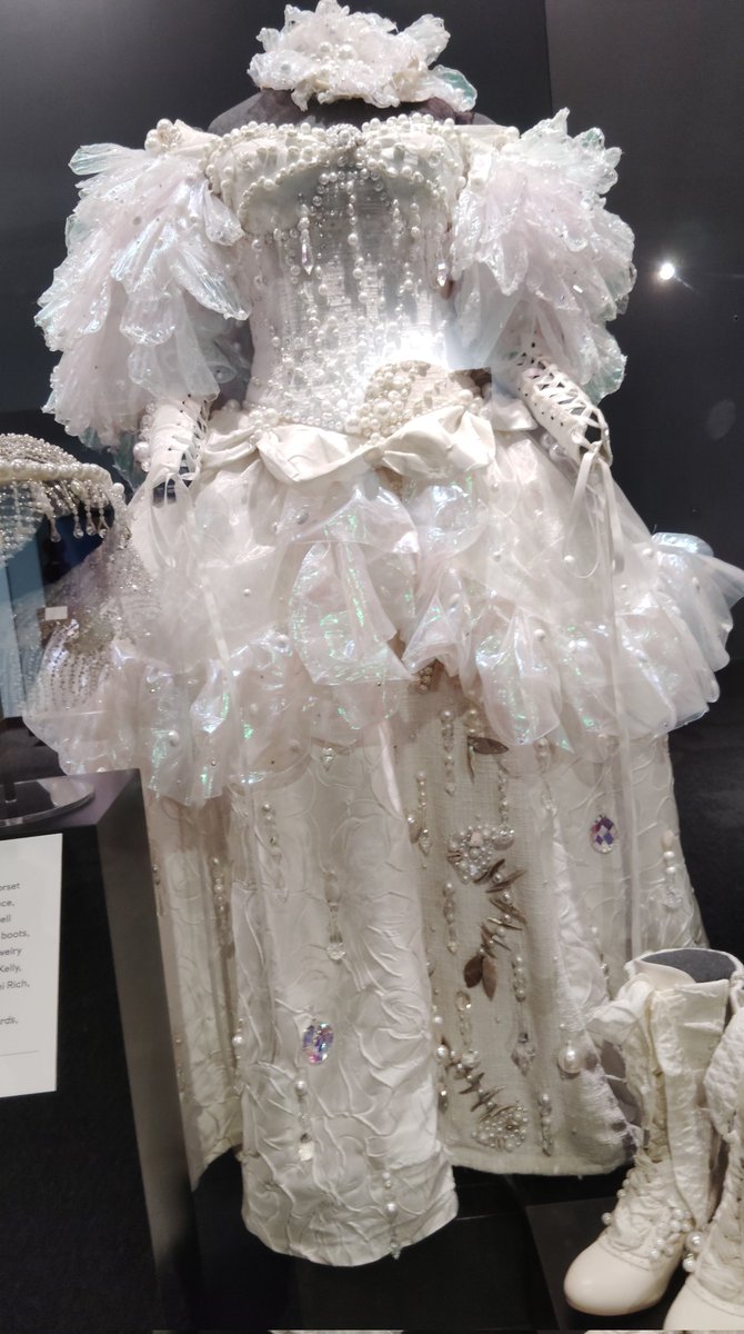 CEOofArgus's tweet photo. not argus and terrible quality because i dont have a good phone camera. isolde in this sierra ferrell outfit that i saw at the country music hall of fame... https://t.co/B49LAqTwES
