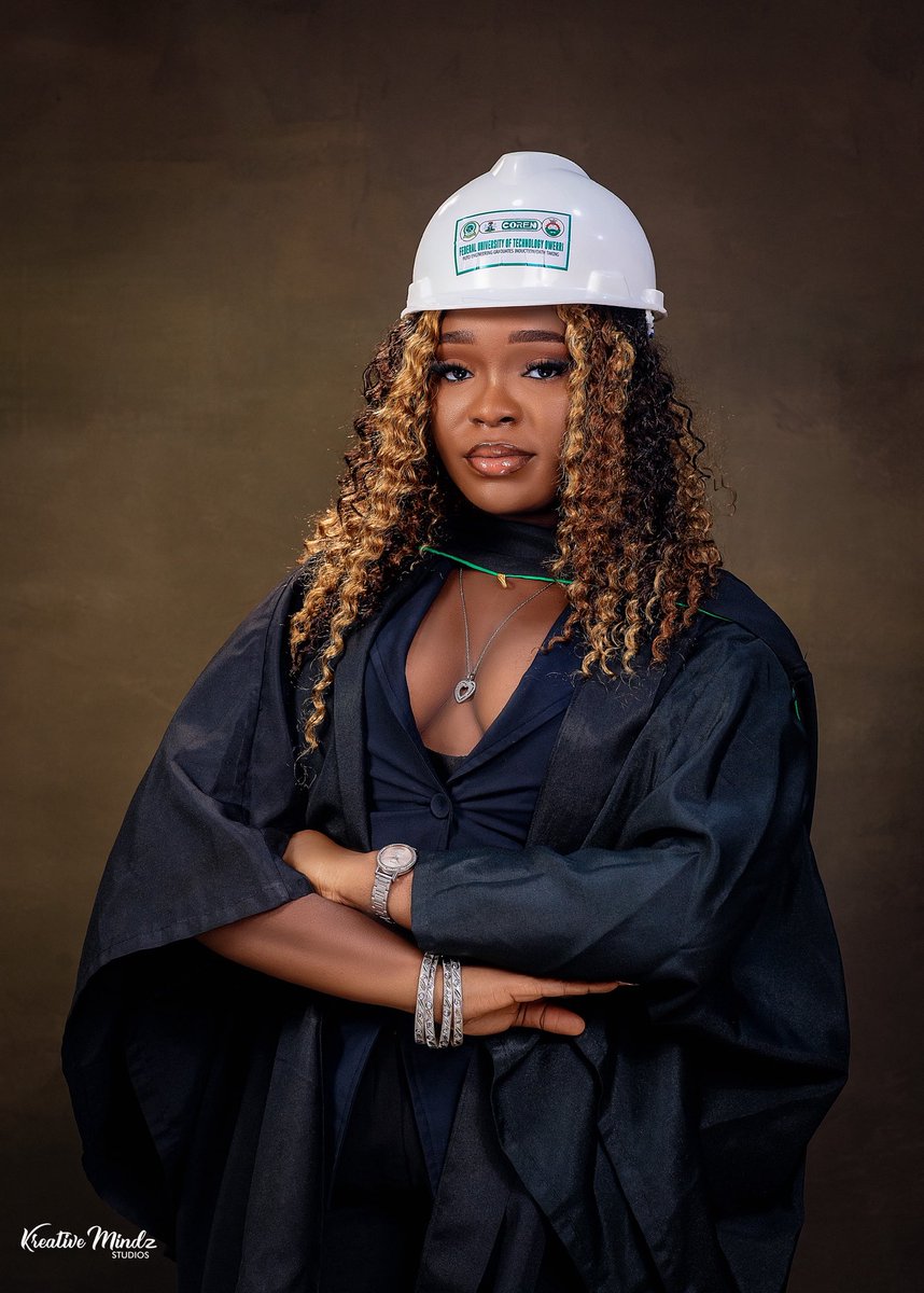 Angel__Vincent's tweet photo. God did a thing, I just had to keep showing up and take pictures with the gown 🤭💕 https://t.co/364RdZkHcX