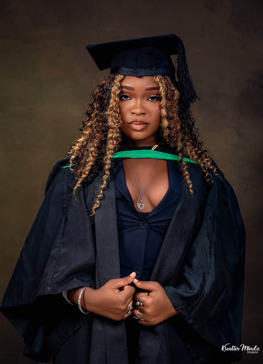 Angel__Vincent's tweet photo. God did a thing, I just had to keep showing up and take pictures with the gown 🤭💕 https://t.co/364RdZkHcX