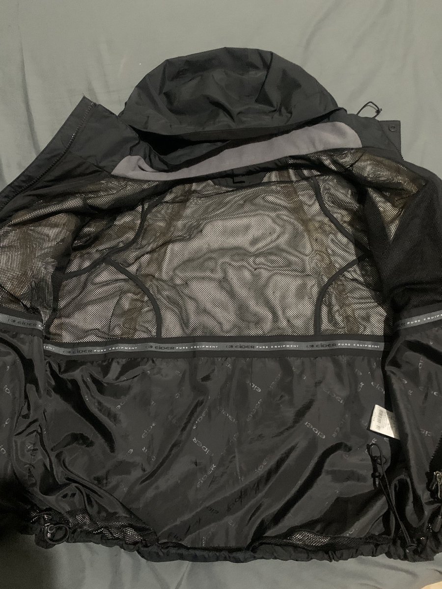 nanaintj's tweet photo. Outdoor Jacket merk Eider uk M, masih good condi like new, hoodie lepas pasang, claim waterproof ringan, windproof cocok untuk hiking https://t.co/qEO9cHrBwo