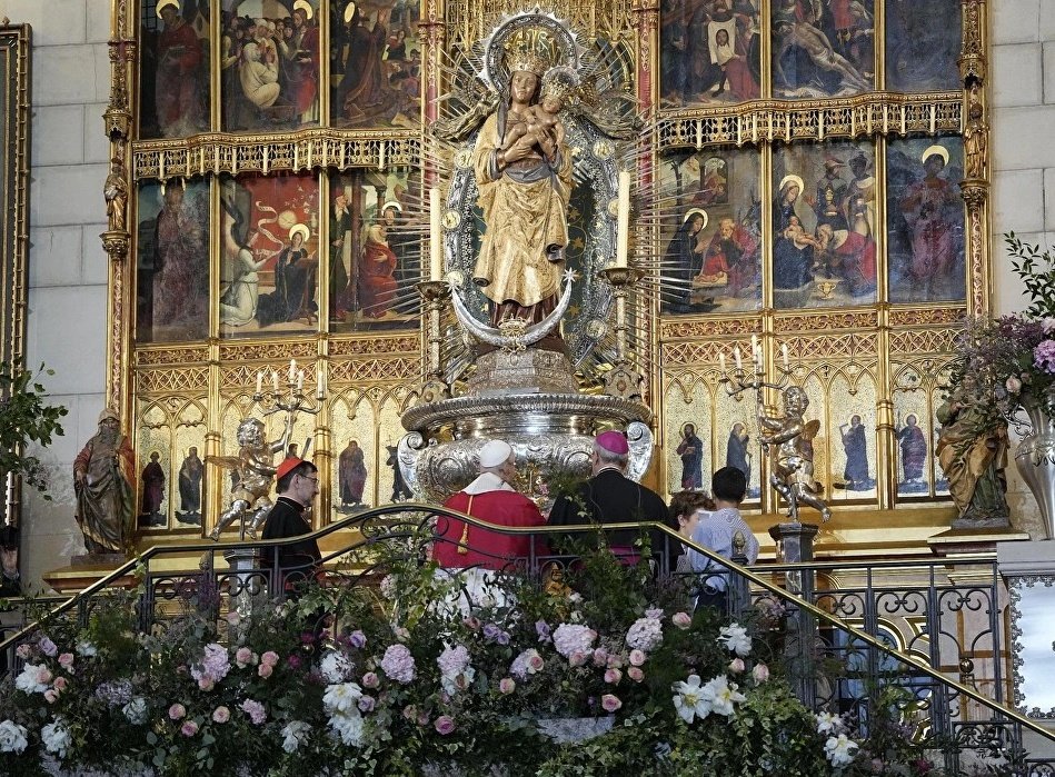 hp_ayan's tweet photo. Me ha encantado casi toda la visita del Papa en Barcelona, ha sido maravillosa. Un ejemplo de buen gusto y de lo mejor de Cataluña

Pero para reconocerlo no hace falta echar por tierra a Madrid, que también ha hecho muy bien la mayoría de las cosas

Competitividad sana, por favor https://t.co/Nh2hUZfDCl