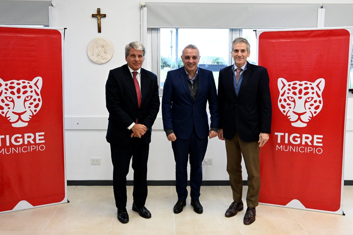 ZamoraJulio's tweet photo. Junto a la @UnivAustral, firmamos un convenio para promover acciones conjuntas de formación, investigación, transferencia de conocimiento y vinculación con la comunidad, fortaleciendo la articulación entre el ámbito académico y el sector público.

#TigreEsMiVida https://t.co/aTw2EncjSc