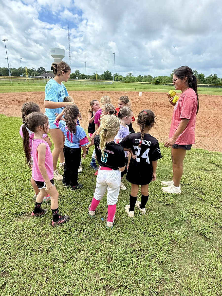 lake_softball's tweet photo. Summer camp 2026 with our neighbors from @SpringsSoftball! 😎🥎 https://t.co/Qe875CcZjw
