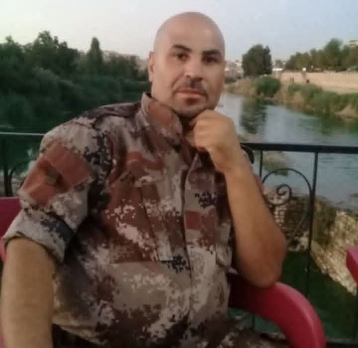 iyadalmugarabi's tweet photo. المجرم رئيس حاجز القلعة بحماة الملقب ابو احمد من مصياف يتبع للامـ.ن العسكري اعتقل نص الشباب حالياً متواري عن الانظار الي يعرف اي معلومة يتواصل مع الامن العام https://t.co/SwsWNw3RXj