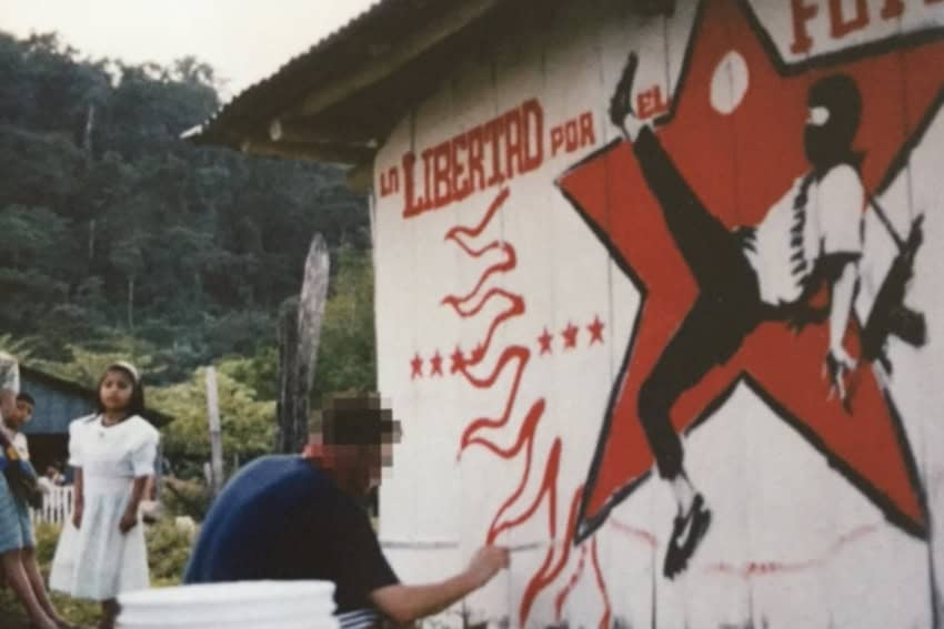 ultras_antifaa's tweet photo. The left-wing amateur club Easton Cowboys & Cowgirls, based in Bristol, came up with the idea of travelling to Chiapas to play football with the Zapatistas in 1998. In 1999, the club took advantage of the “sporting activities” exemption in the Mexican government's travel restrictions on foreigners and visited the autonomous Zapatista villages in Chiapas.

There, the English footballers played matches throughout the day against masked Zapatista teams in mountain villages inhabited by Indigenous communities. In the evenings, they gathered around campfires to share their experiences, struggles and stories.

Among those who took part in these visits was the future world-famous street artist Banksy. Banksy served as the team's reserve goalkeeper during the matches and, afterwards, painted murals in the villages where Indigenous people lived.