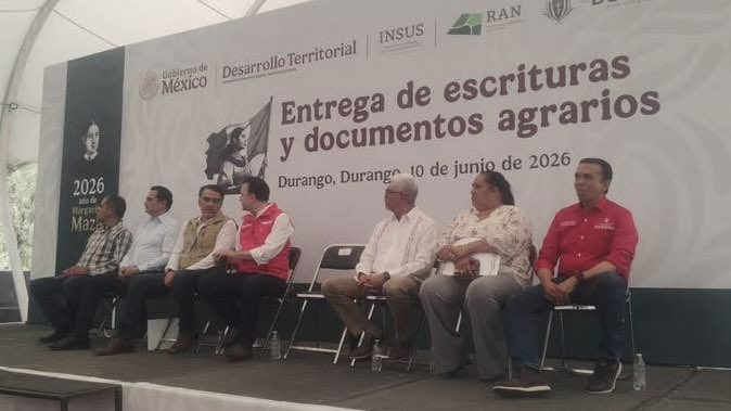 CNCDurango's tweet photo. El Ingeniero Antonio García Domine, Dirigente Municipal de la CNC, estuvo presente en la “Entrega de Escrituras y Documentos Agrarios” que llevó a cabo el Gobernador Esteban Villegas, con esto se da certeza jurídica a los campesinos de Durango sobre la tenencia de sus tierras. 🤠 https://t.co/xCpXRMAfGj