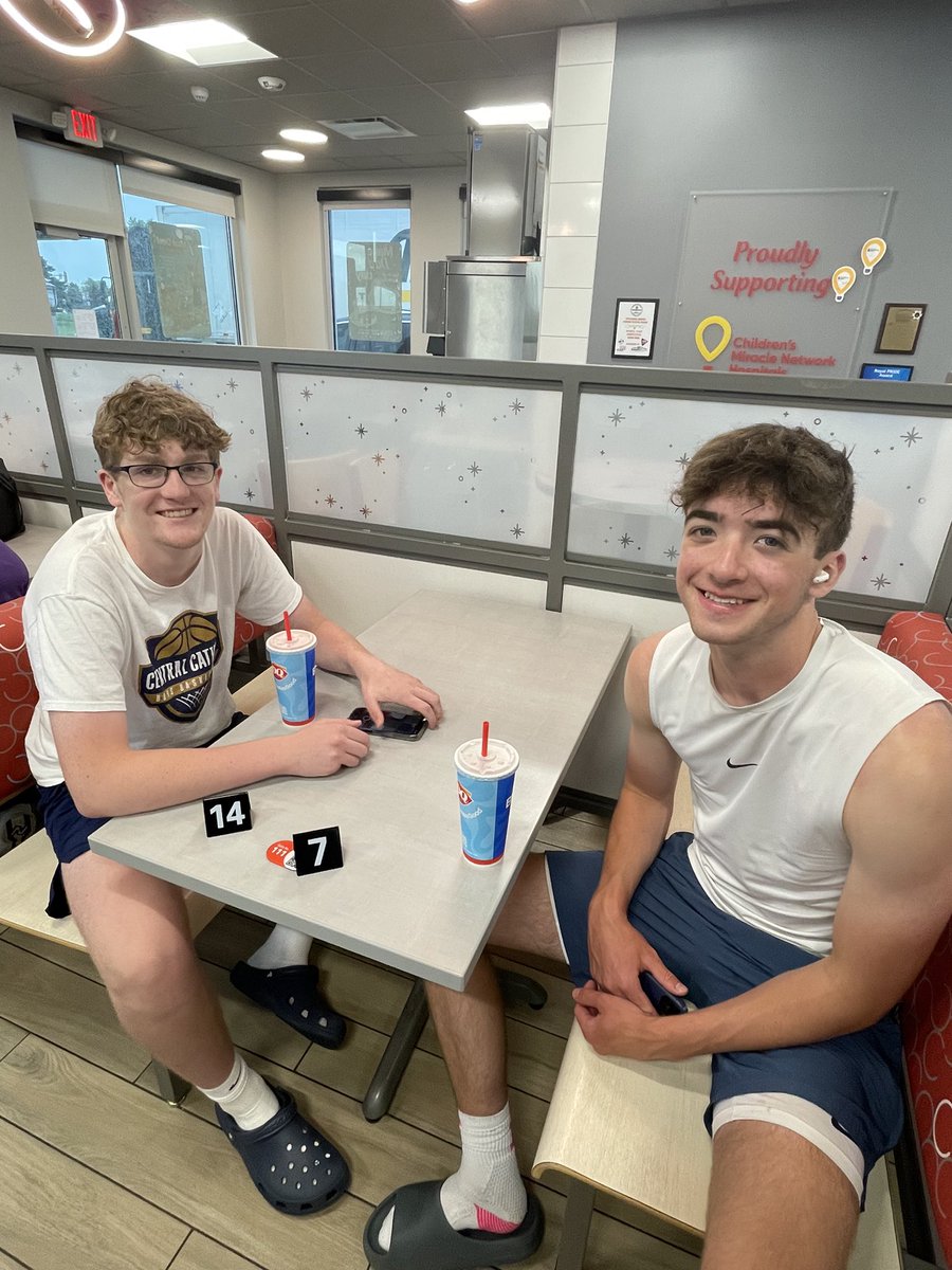 centralbball25's tweet photo. Thank you @BradleyUMBB  for a great day🏀!  Loving summer hoops⚜️🔥 https://t.co/rVYH5RT3vl