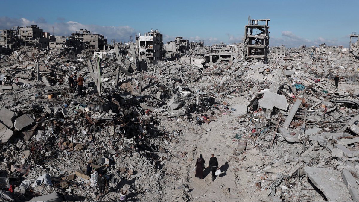 antonvbravo's tweet photo. @HenMazzig No capacity for playing dumb like that of a Zionist, in an apartheid state, with a genocidal regime. https://t.co/BJEmMLKT2o